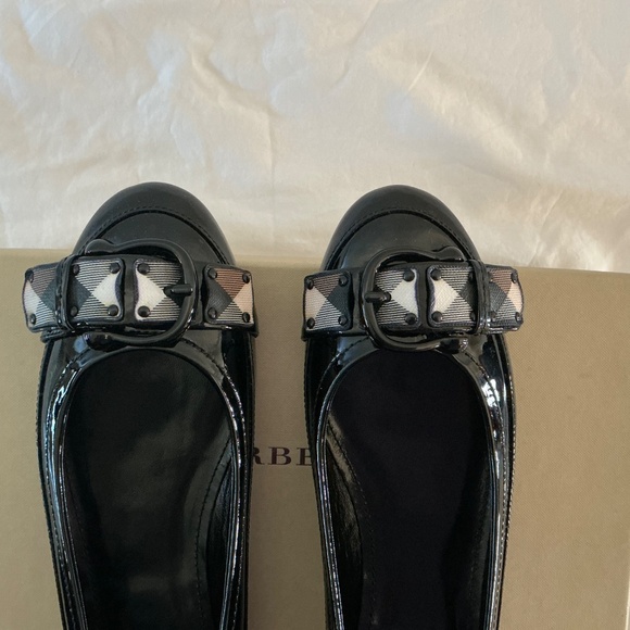 BURBERRY Black Patent Leather With Plaid Buckle Detail Flats ( Size:38) - Picture 3 of 8